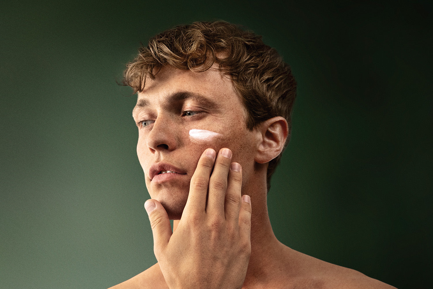 lavera Men sensitive Moisturising Cream during application