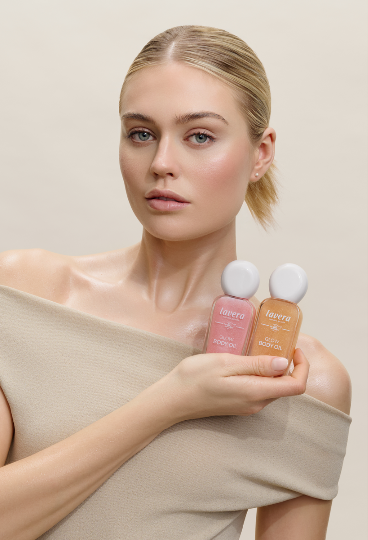 lavera Glow Body Oil -Floral Glow 01- during application