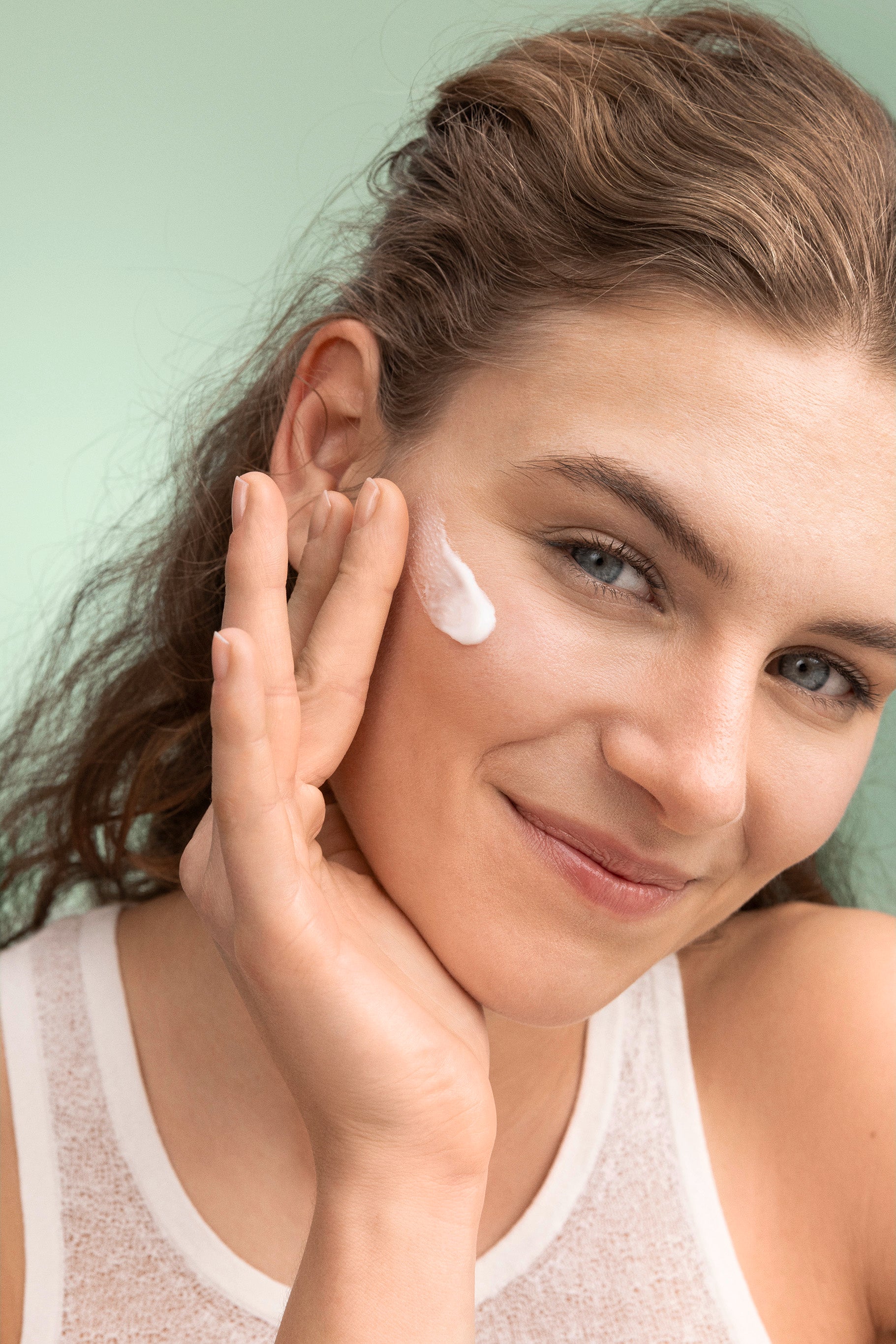 lavera Pure Beauty Mattierende Tagescreme during application