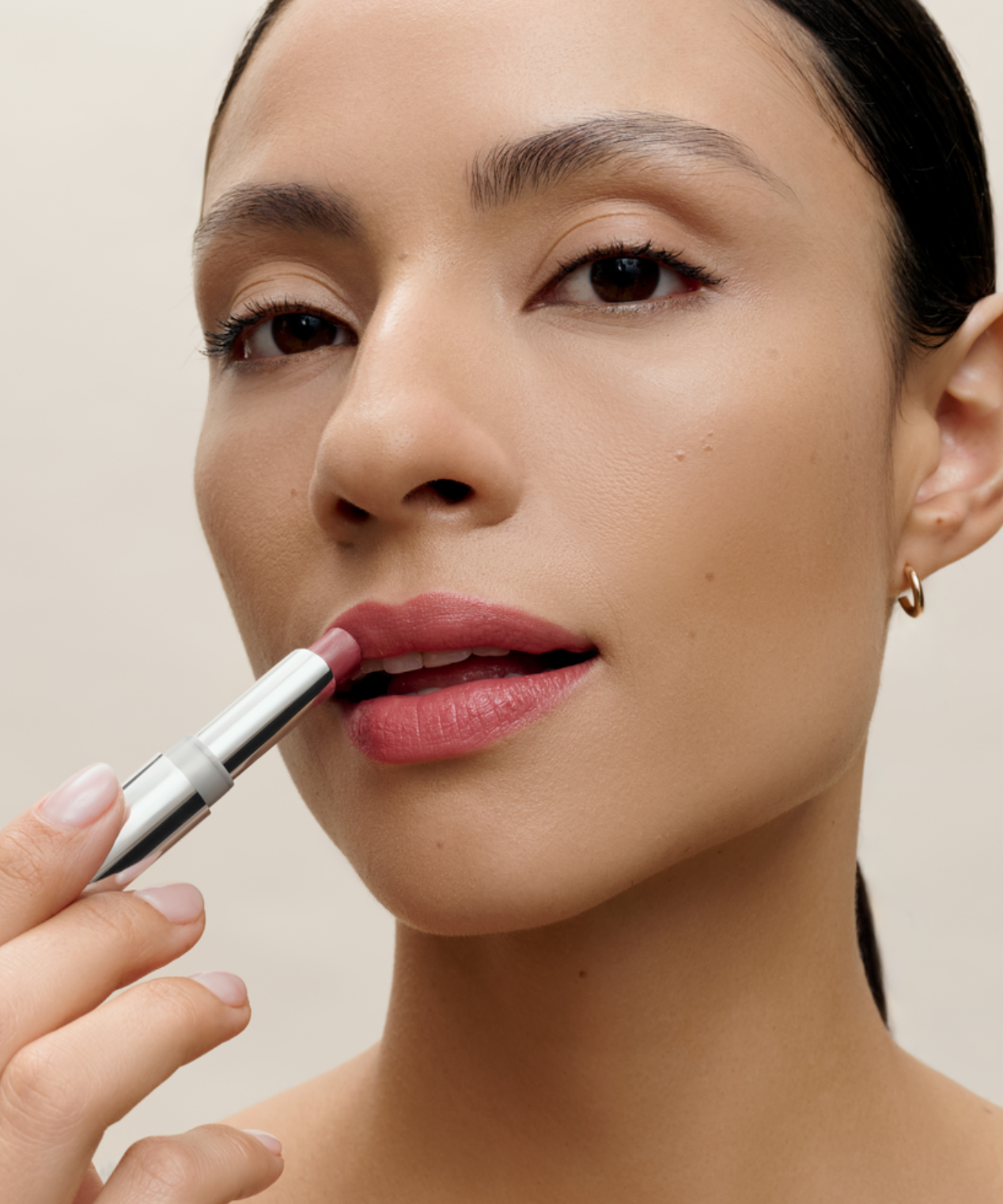 lavera Melting Glow Lipstick -Glazed Cherry 01- during application