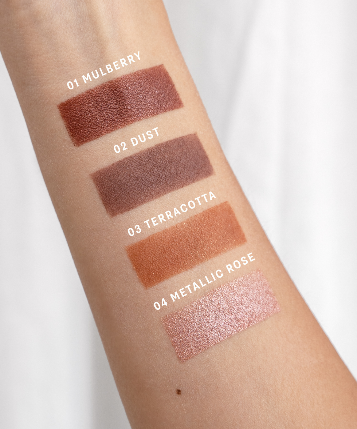 lavera Signature Colour Collection -Rosé Renaissance 02- during application
