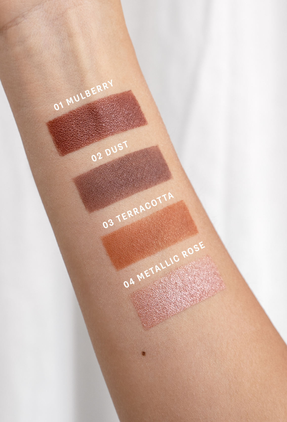 lavera Signature Colour Collection -Rosé Renaissance 02- during application