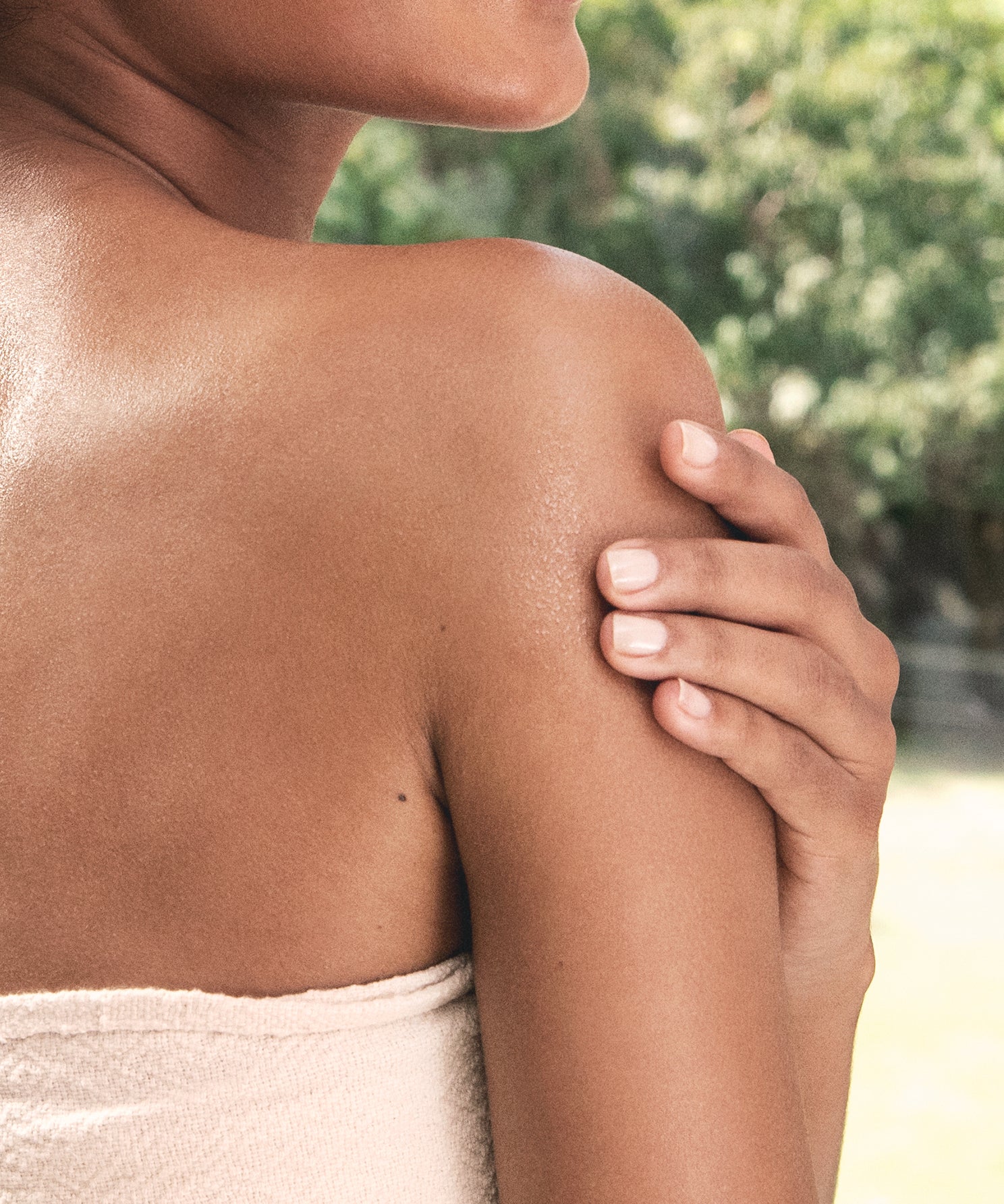 lavera Indulgent body oil during application