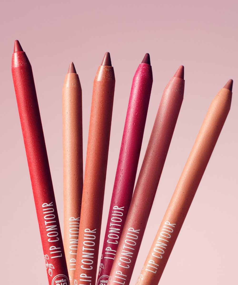 lavera Lip Contour -Brave Rose 01- during application