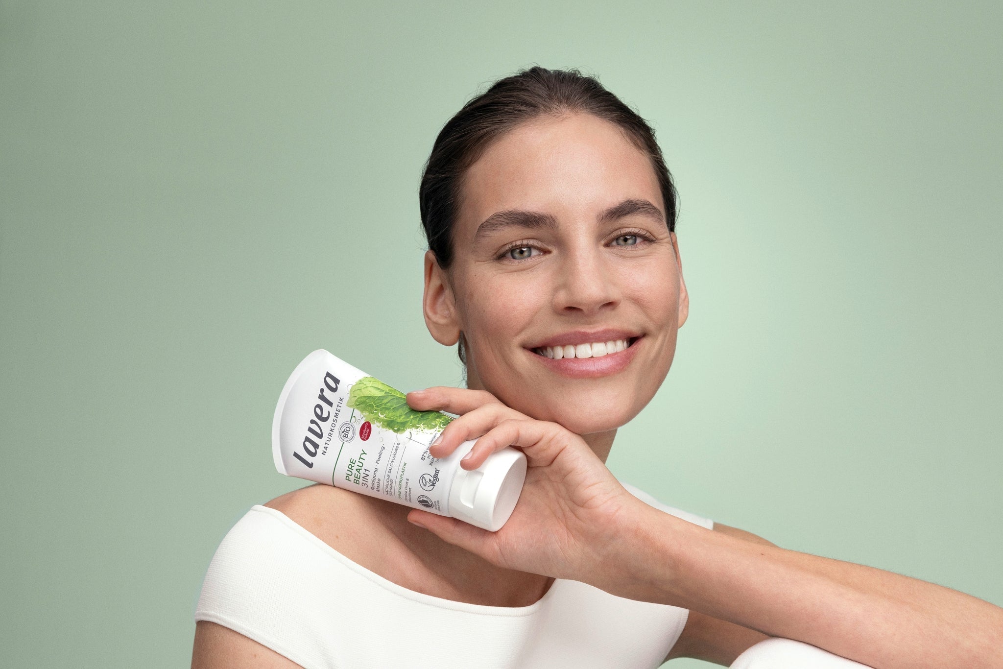Pure Beauty 3 in 1 gezeigt durch ein Model