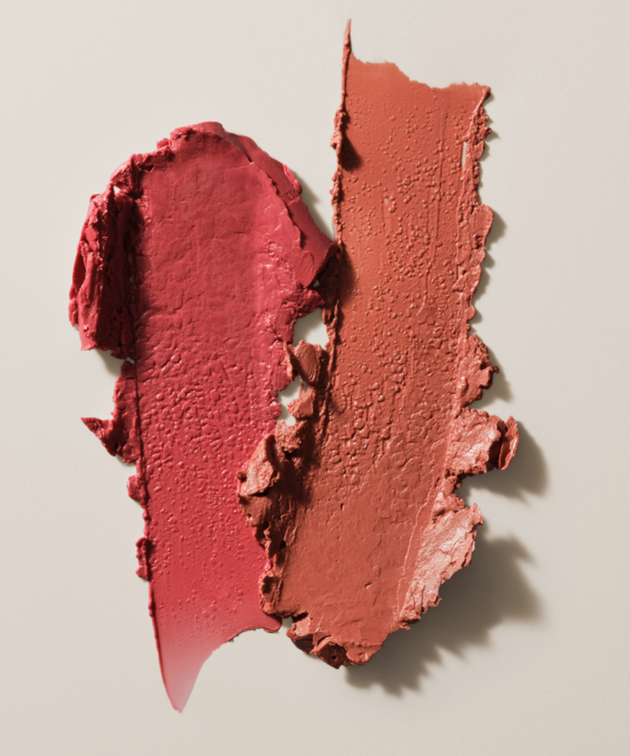 lavera Melting Glow Lipstick -Glazed Honey 02- during application