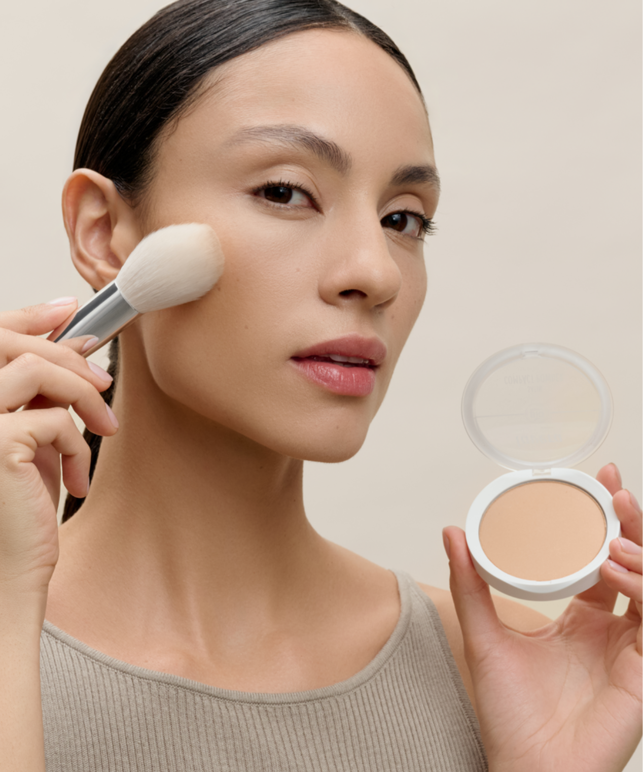 lavera Satin Compact Powder -Medium Sand 04- during application