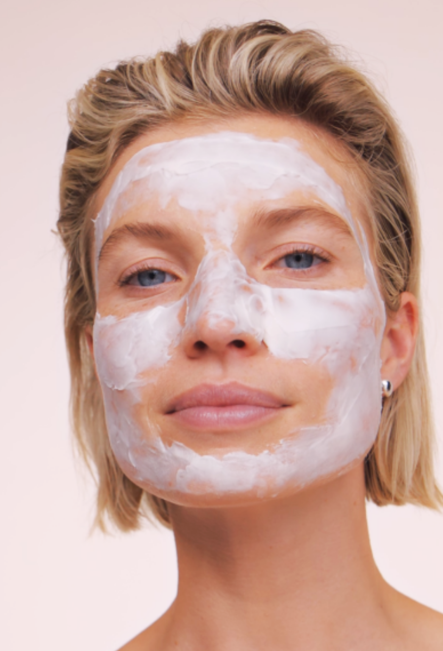lavera basis sensitive Anti-Falten Maske Q10 in der Anwendung